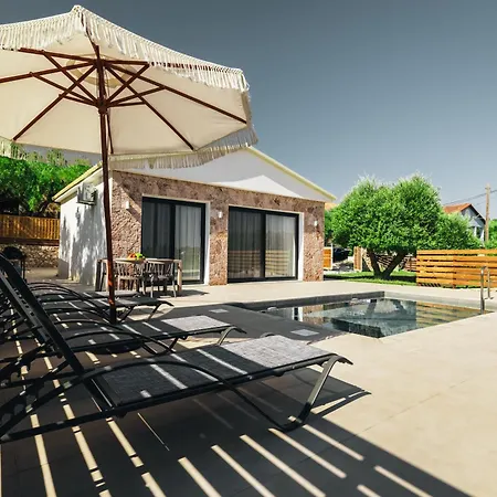 An Ar Villa Tragaki